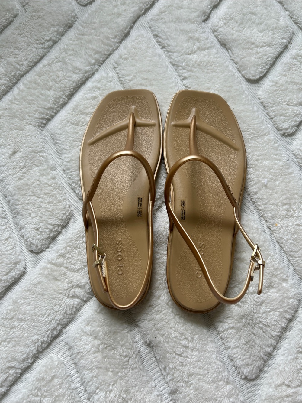 CROCS Miami Thong Sandal in Gold